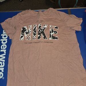 Nike Men's Graphic Tee in Light Pink